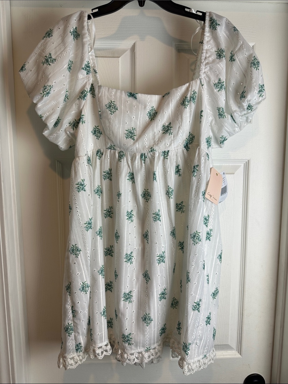City Vibes White Eyelet Babydoll Dress with Green Floral Print Juniors XL NWT